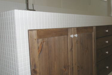 ���R�f�ނ̵��ް���݁E���ް�Ƌ�@�O�d���鎭�s�yCalmfurniture �ߓ��Ƌ�z�߲ݍނ̉����L�b�`��